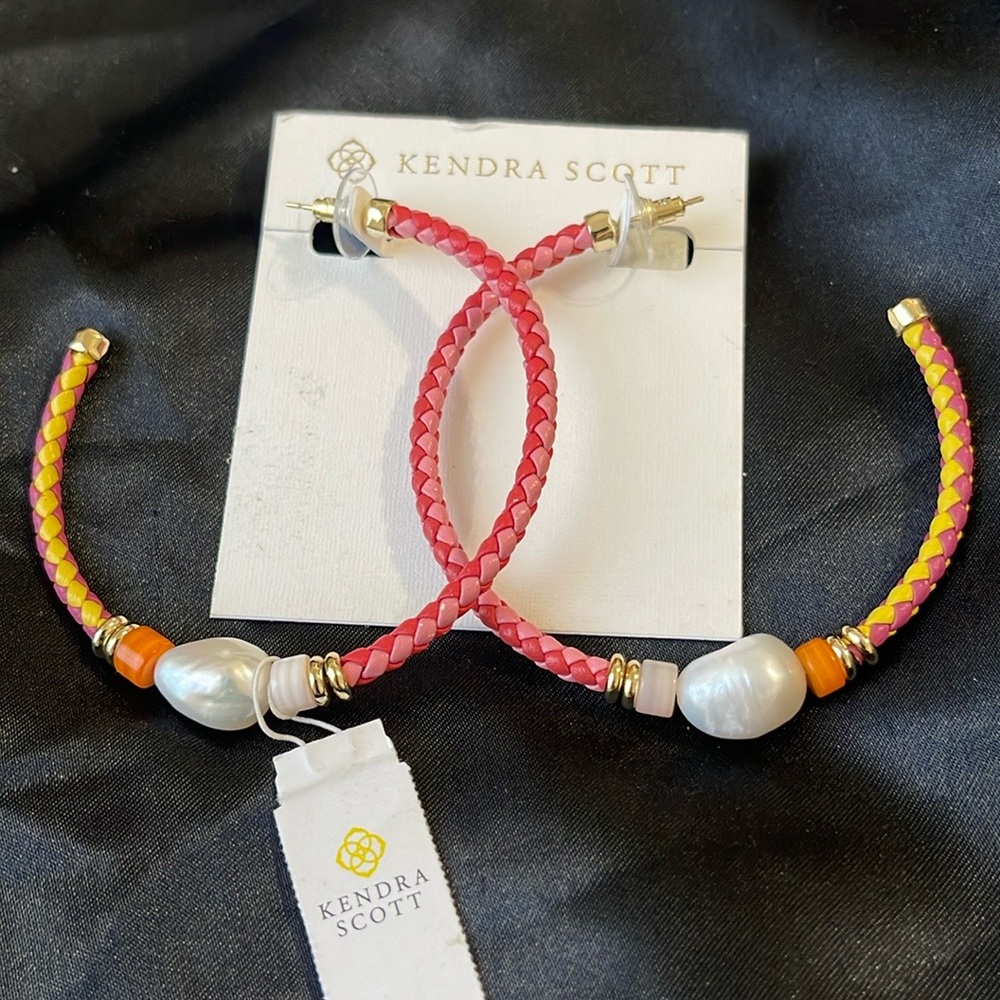 KENDRA SCOTT RAVEN GOLD BRAIDED HOOP EARRINGS IN CORAL MIX